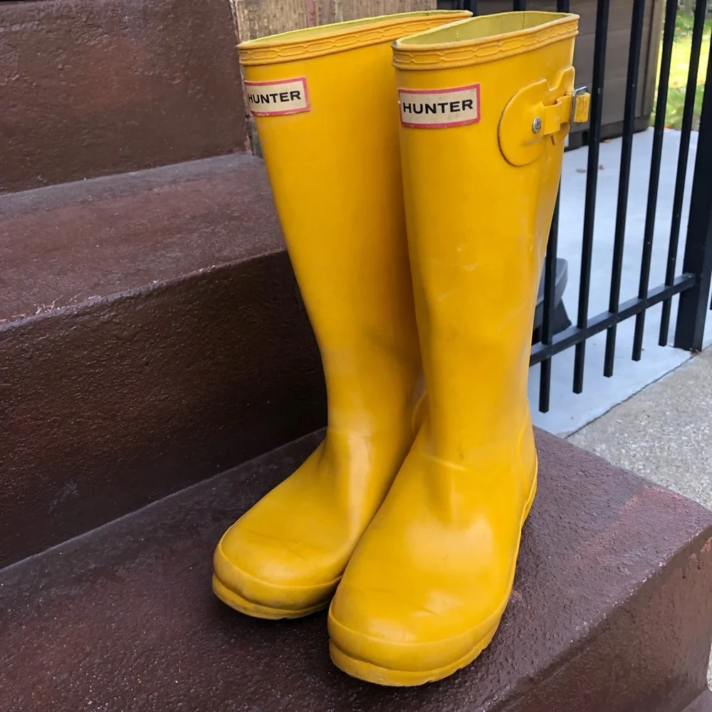 Hunter Original Kids Gloss Boots Size 5 Yellow Tall Pull On Chore Farm Work Rain